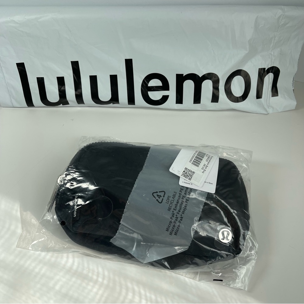 Lululemon Everywhere Belt Bag Black NWT - Picture 6 of 10
